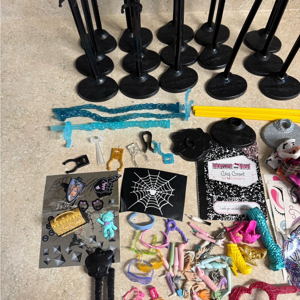 21 monster high dolls & accessories lot - Picture 7 of 9